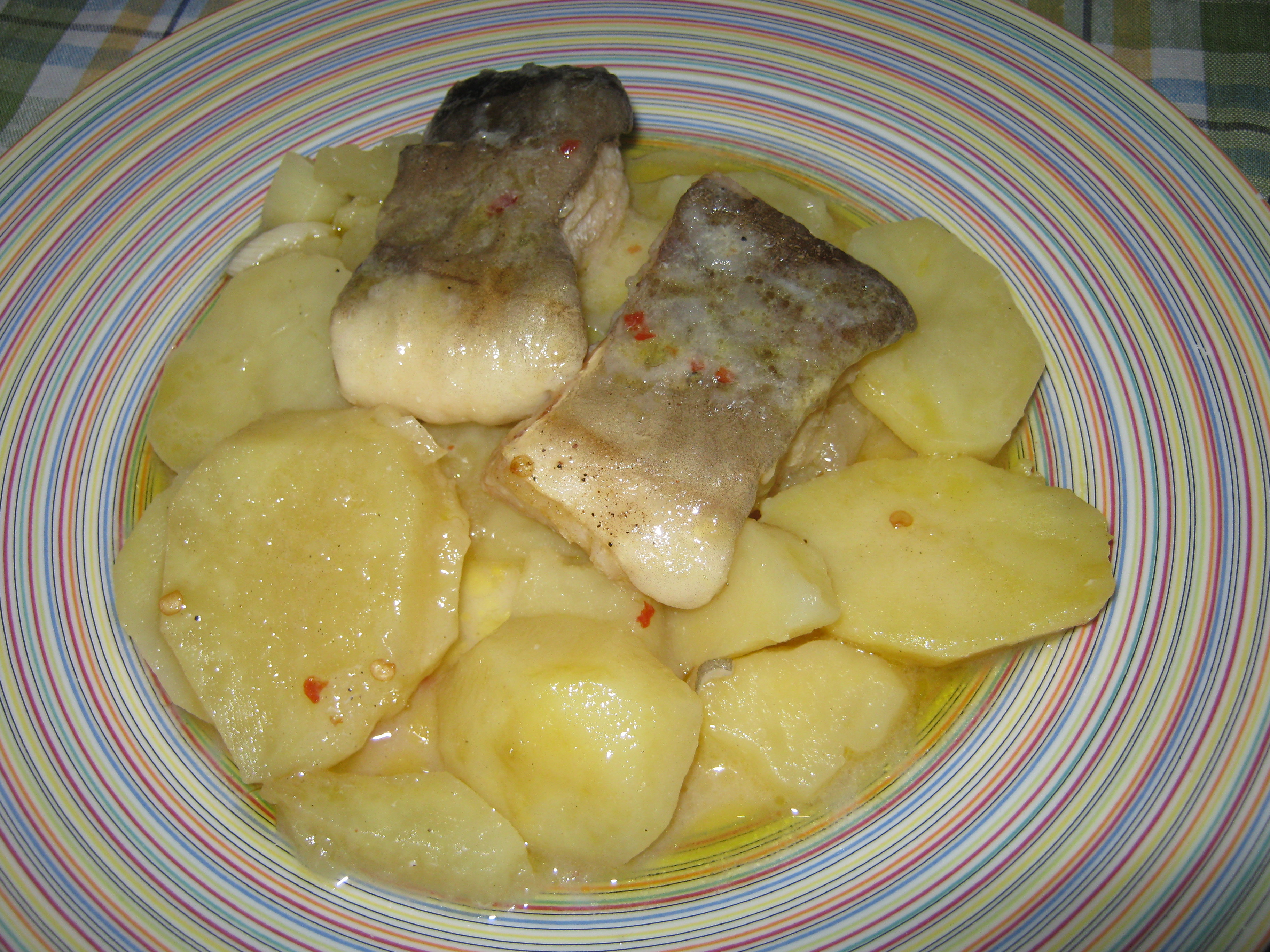 Μπακαλιάρος με πατάτες στη κατσαρόλα - Συνταγή ηχωμαγειρέματα