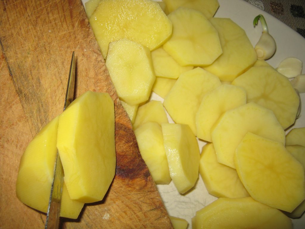 Μπακαλιάρος με πατάτες στη κατσαρόλα - 1