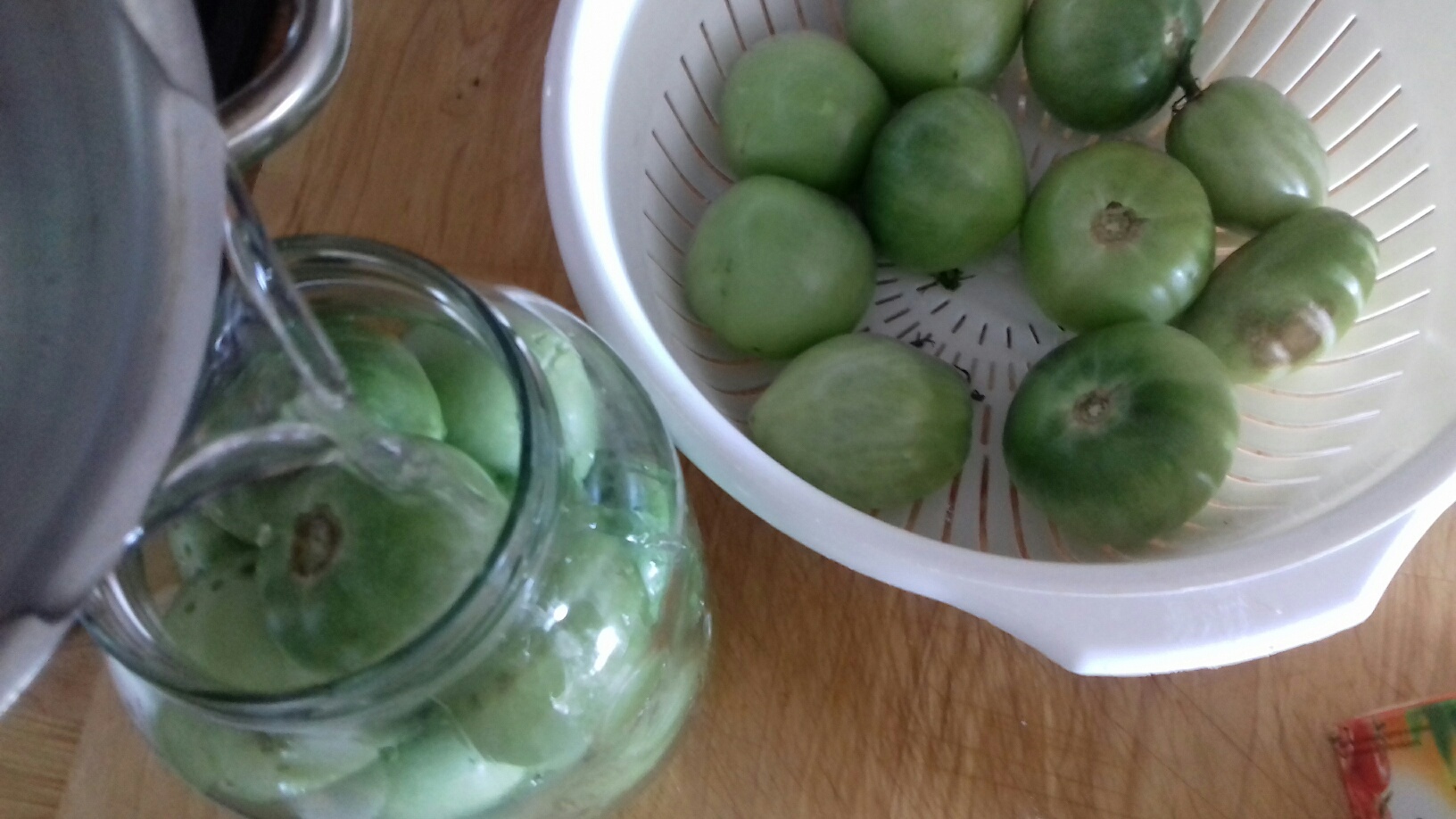 Πράσινες ντομάτες τουρσί – Ένας ξεχωριστός τσιπουρομεζές.. (ΒΙΝΤΕΟ)