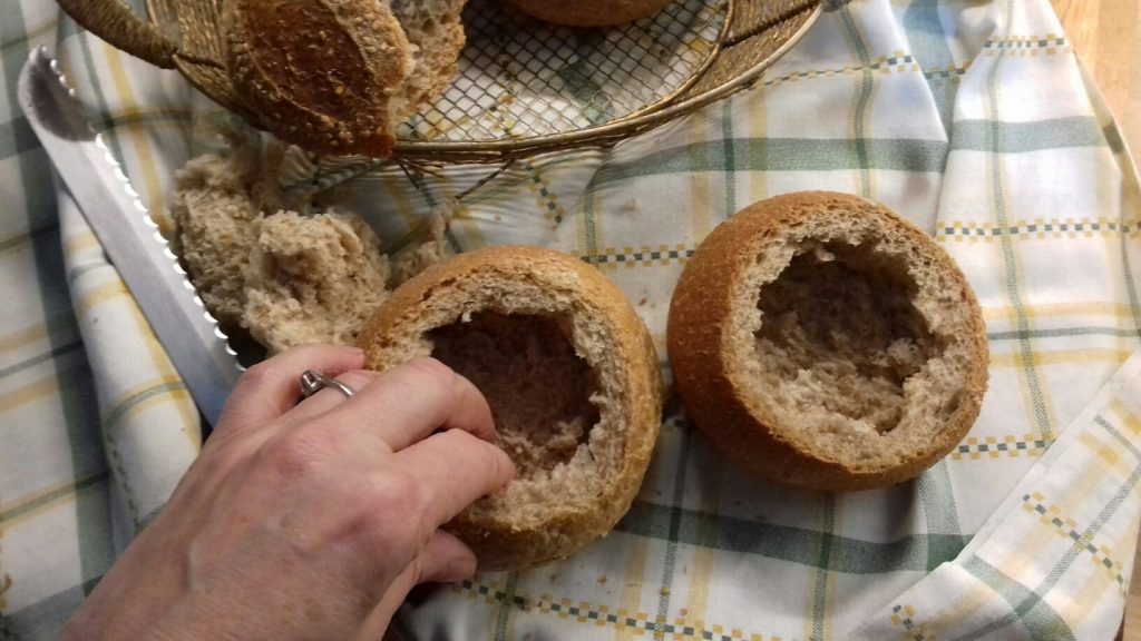 Τραγανές φωλίτσες ψωμιού με μπέικον, αυγό και κίτρινα τυριά - 7