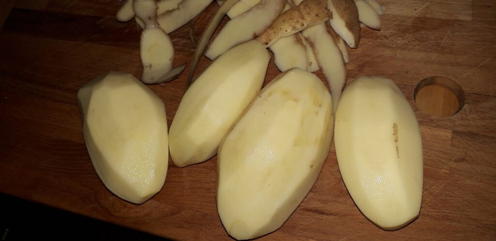 χωριάτικη ομελέτα με πατάτες και κρεμμύδια - 1